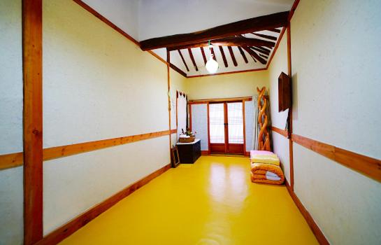 Jeonju Hanok Village Beautiful Garden House