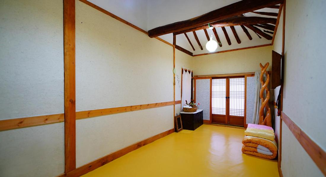 Jeonju Hanok Village Beautiful Garden House