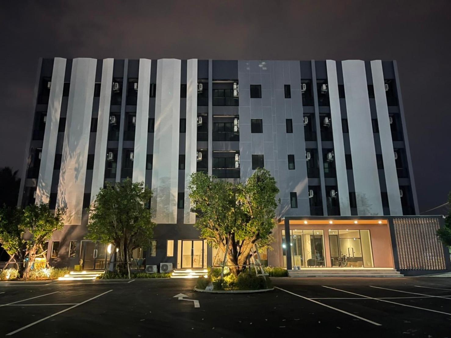 Hotel Double J Hotel - Image 1