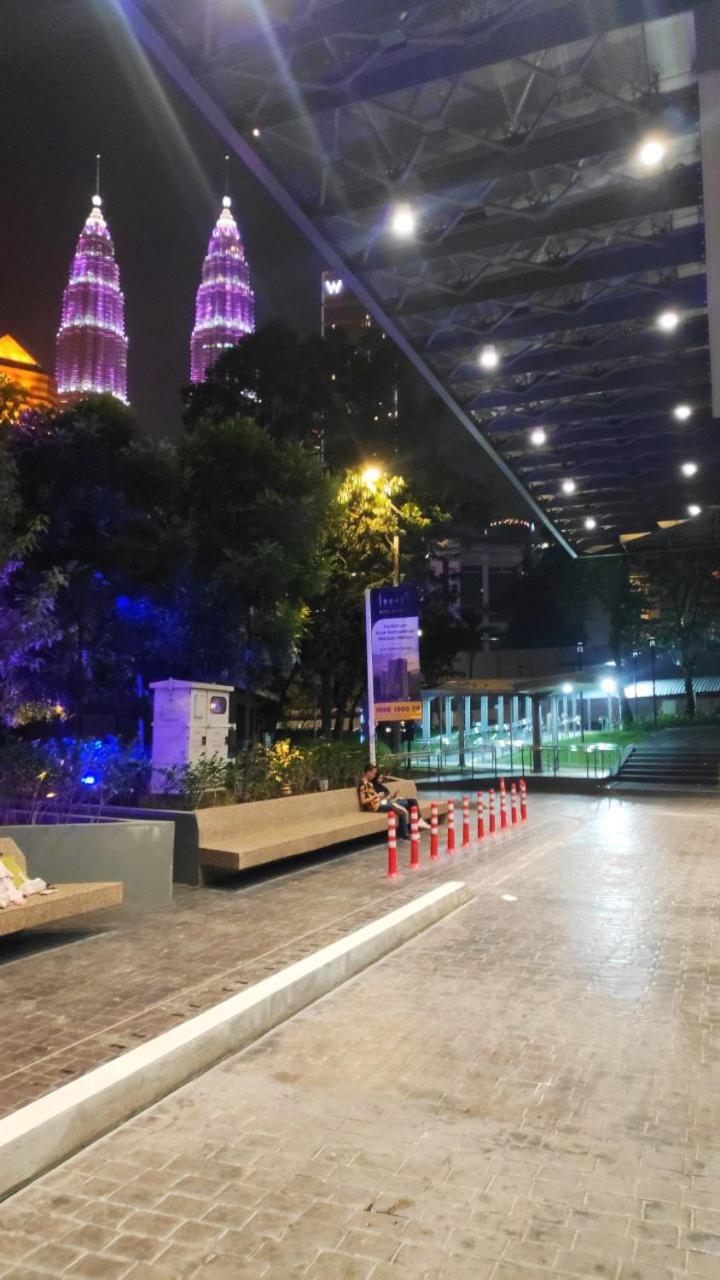 KLCC VIEW-3 BED LOVELY APARTMENTS IN KUALA LUMPUR