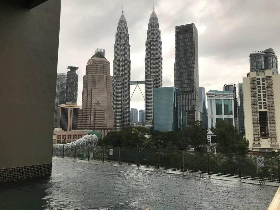 KLCC VIEW-3 BED LOVELY APARTMENTS IN KUALA LUMPUR
