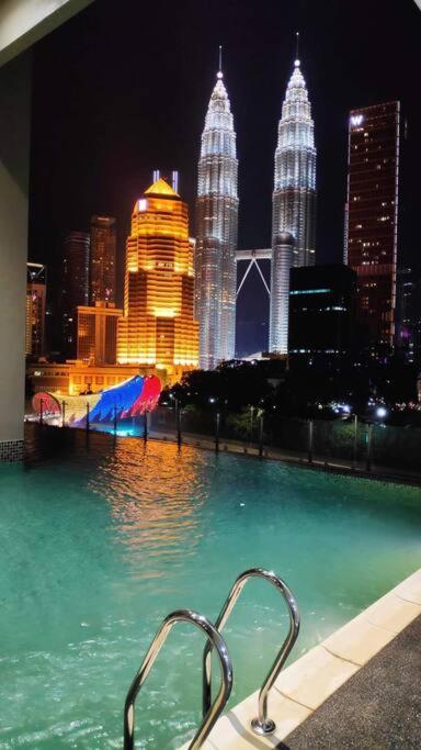 KLCC VIEW-3 BED LOVELY APARTMENTS IN KUALA LUMPUR