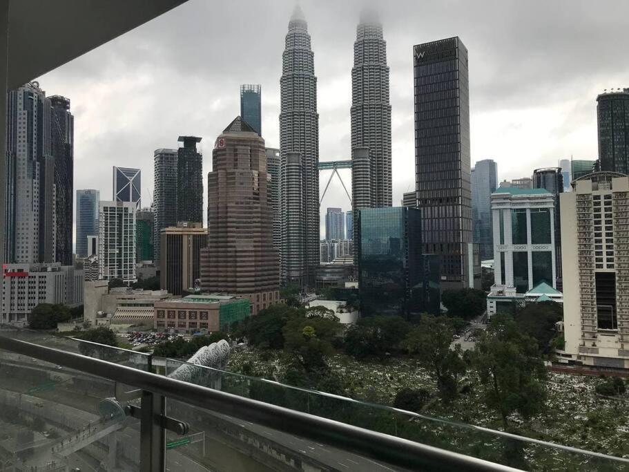 KLCC VIEW-3 BED LOVELY APARTMENTS IN KUALA LUMPUR