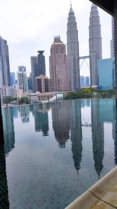 KLCC VIEW-3 BED LOVELY APARTMENTS IN KUALA LUMPUR