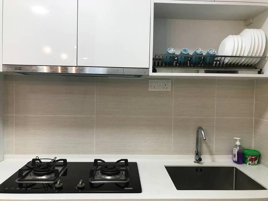 KLCC VIEW-3 BED LOVELY APARTMENTS IN KUALA LUMPUR