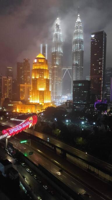 KLCC VIEW-3 BED LOVELY APARTMENTS IN KUALA LUMPUR