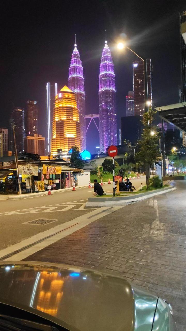 KLCC VIEW-3 BED LOVELY APARTMENTS IN KUALA LUMPUR