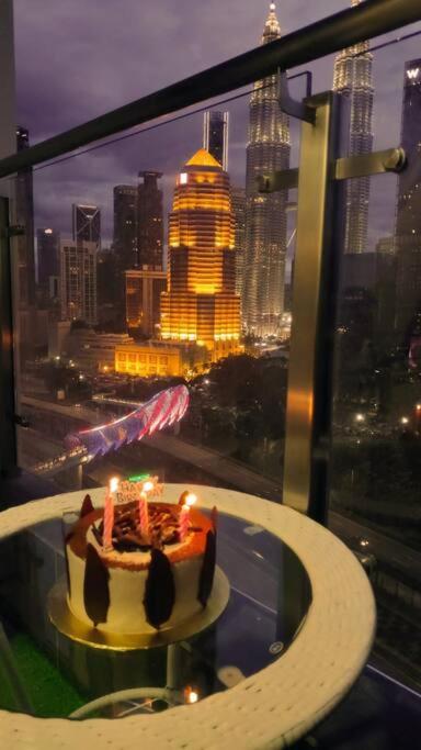 KLCC VIEW-3 BED LOVELY APARTMENTS IN KUALA LUMPUR
