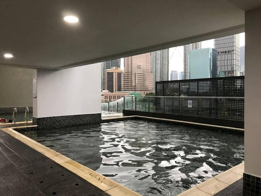 KLCC VIEW-3 BED LOVELY APARTMENTS IN KUALA LUMPUR