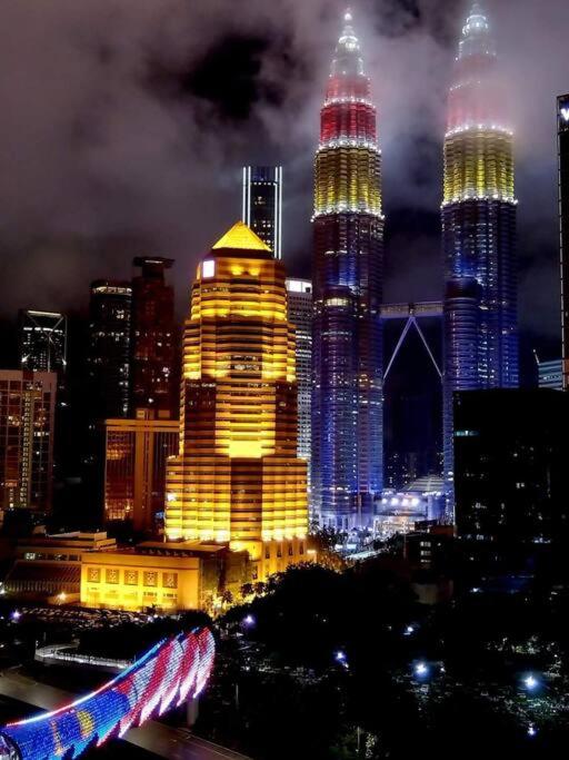 KLCC VIEW-3 BED LOVELY APARTMENTS IN KUALA LUMPUR