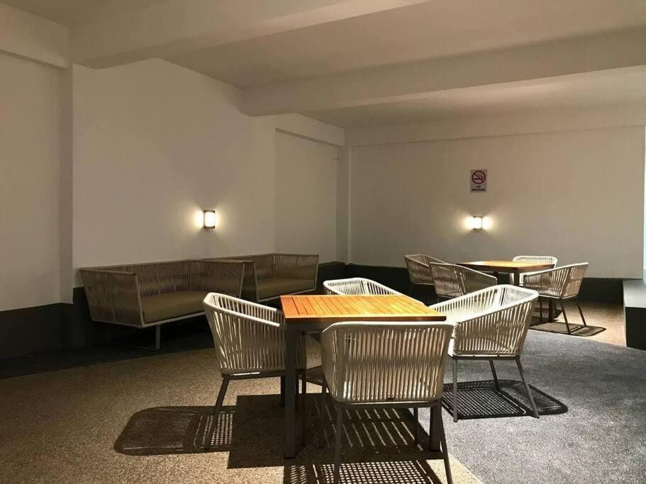 KLCC VIEW-3 BED LOVELY APARTMENTS IN KUALA LUMPUR
