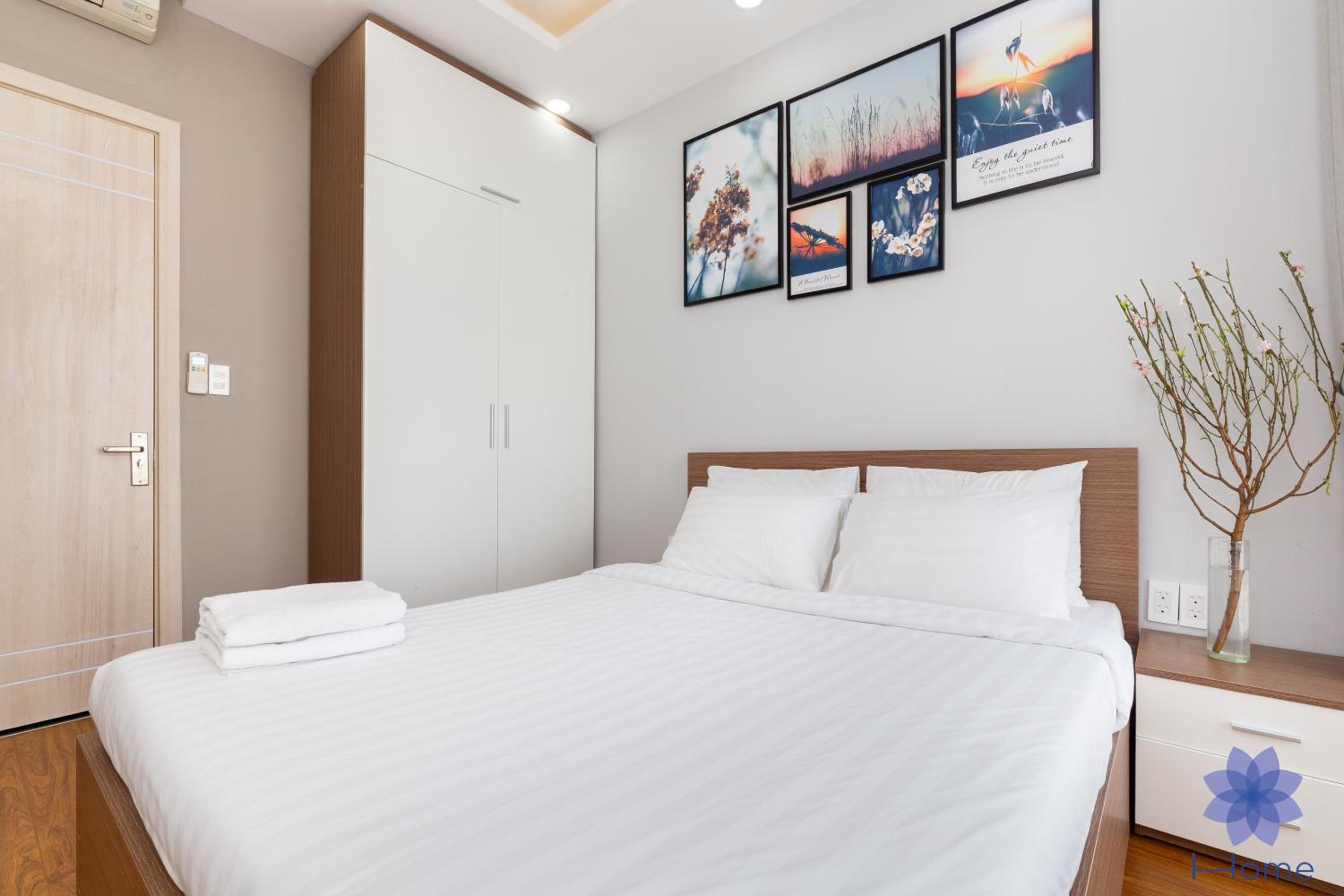 HOME, Apartments for rent in Orchard Park View building w/Free Gym&Pool