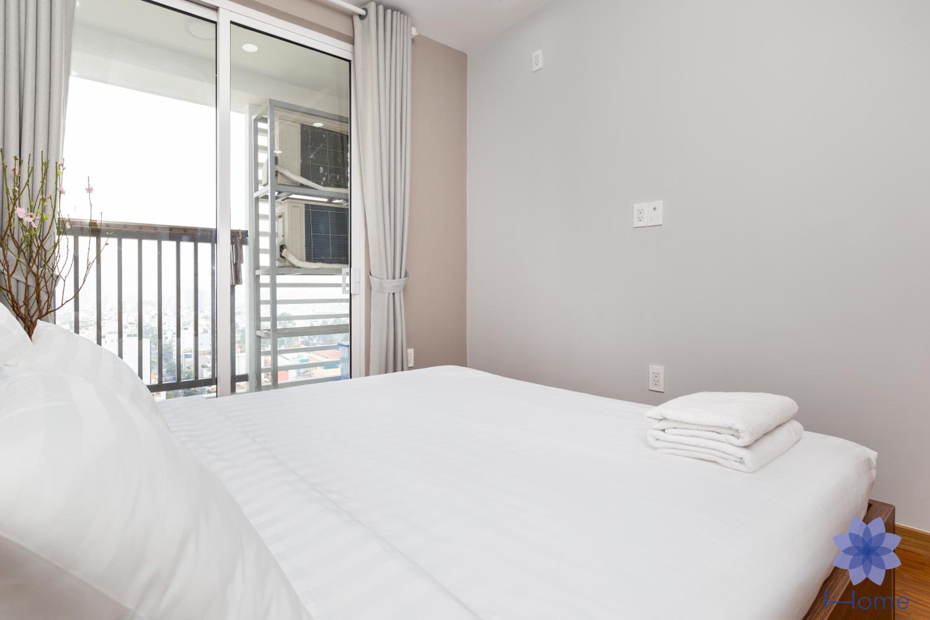 HOME, Apartments for rent in Orchard Park View building w/Free Gym&Pool