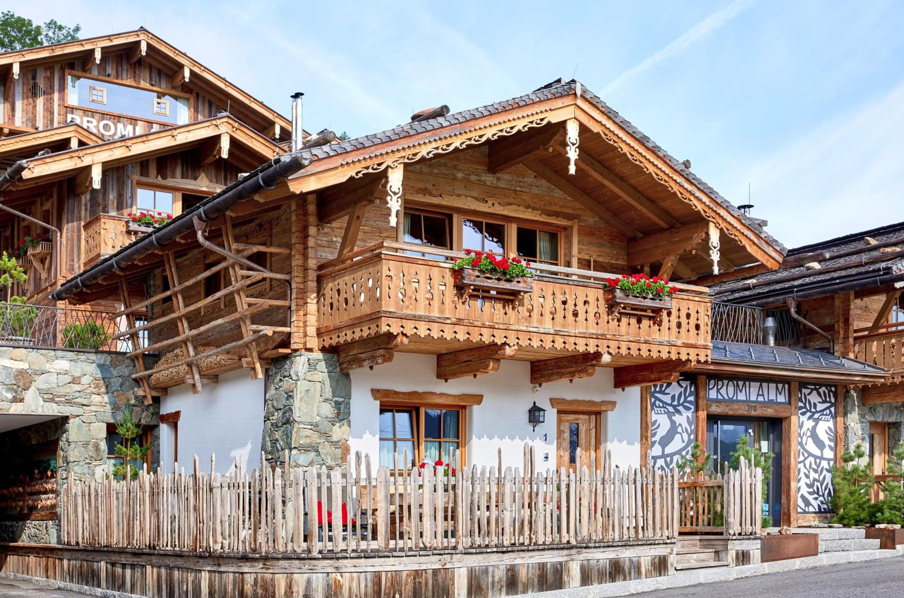 Promi Alm Flachau - Luxus Chalets view 4