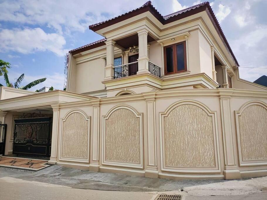 Villa Syariah Muvida dengan Kolam Renang di Tengah Kota view 2