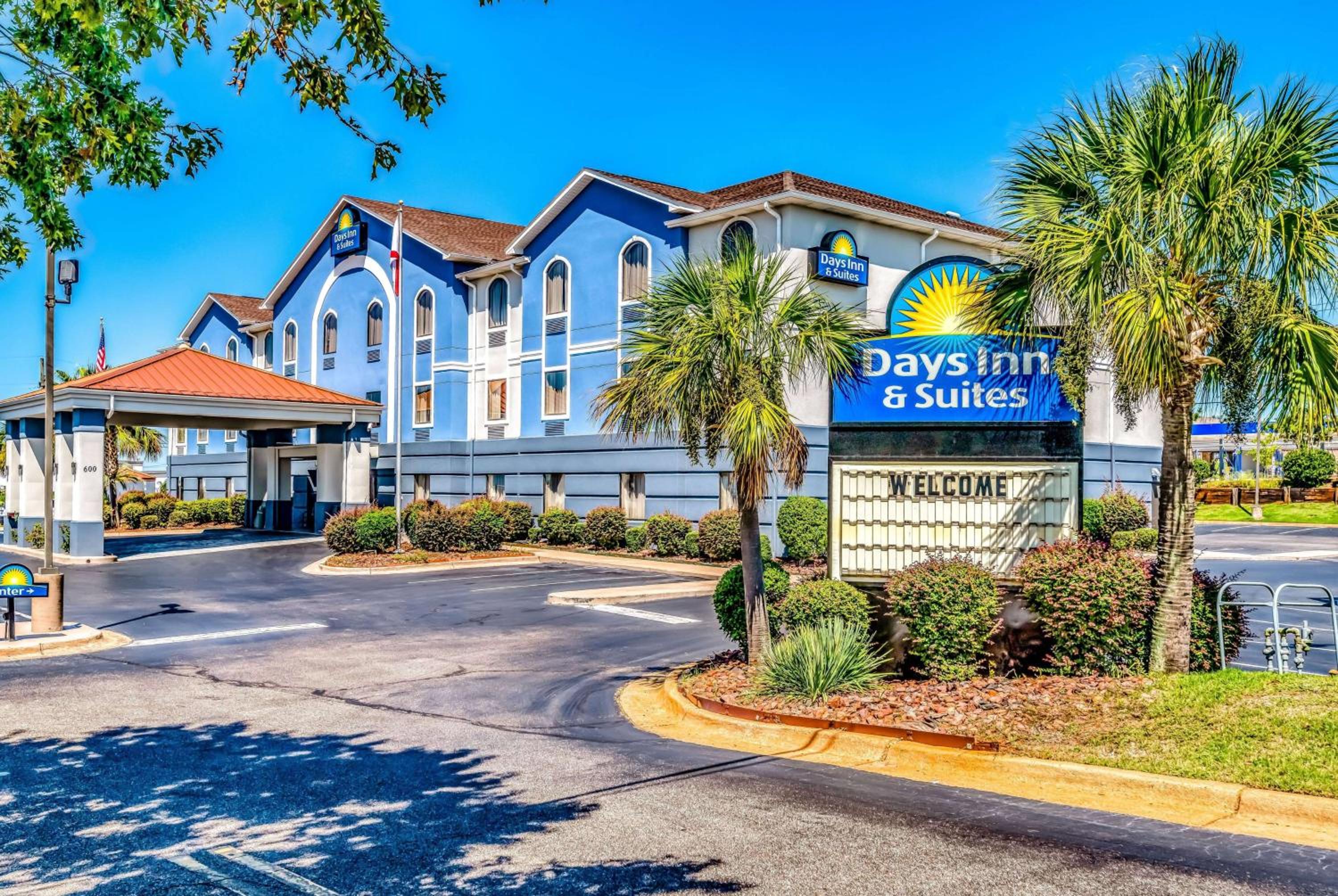 Hotel Days Inn & Suites by Wyndham Prattville-Montgomery - Image 1