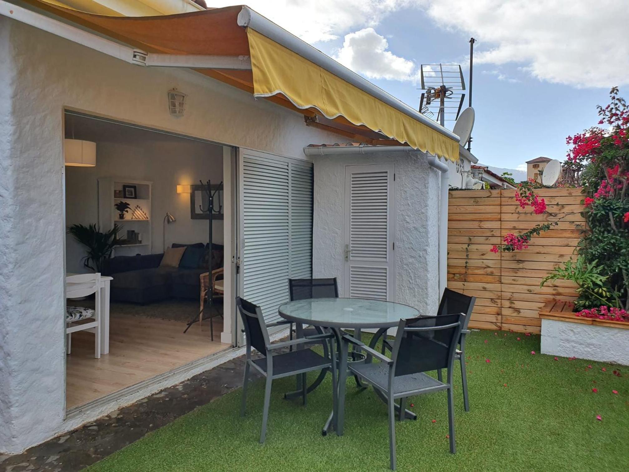 Cozy and intimate bungalow in Puerto de la Cruz view 3