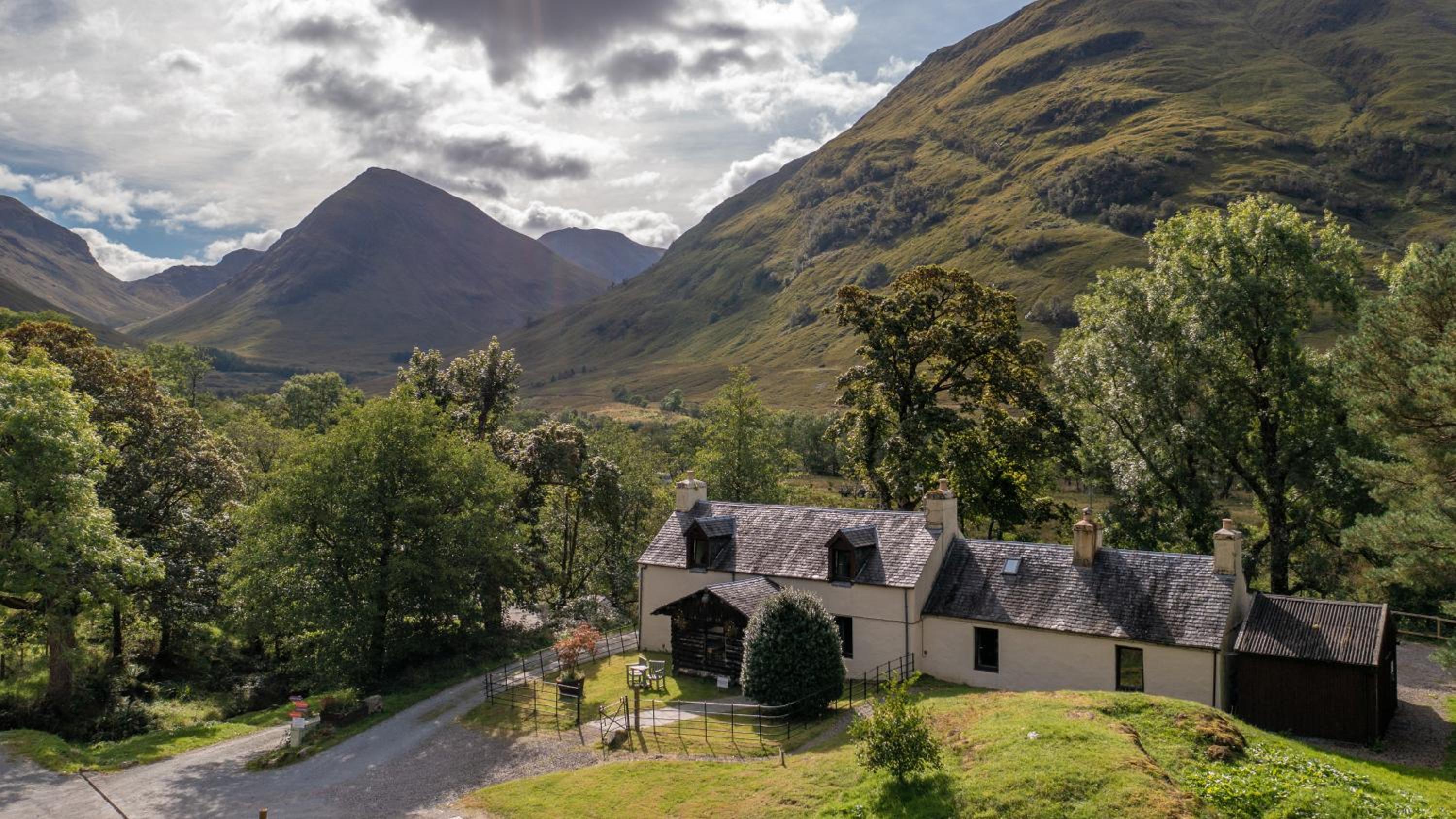 Hotel Heart of Glencoe Holidays - Image 1