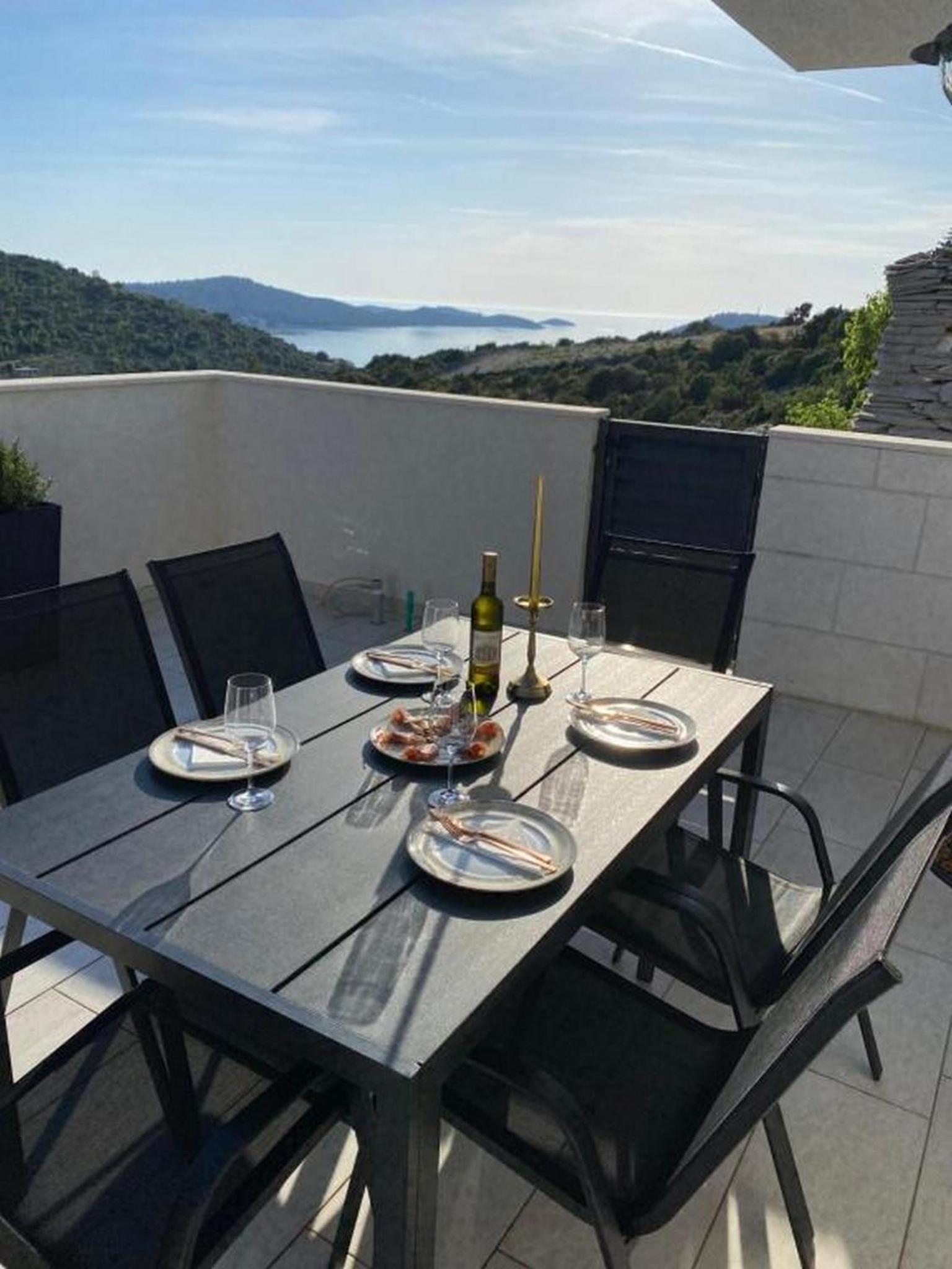 Villa Antica en Ražanj — balance & terrace