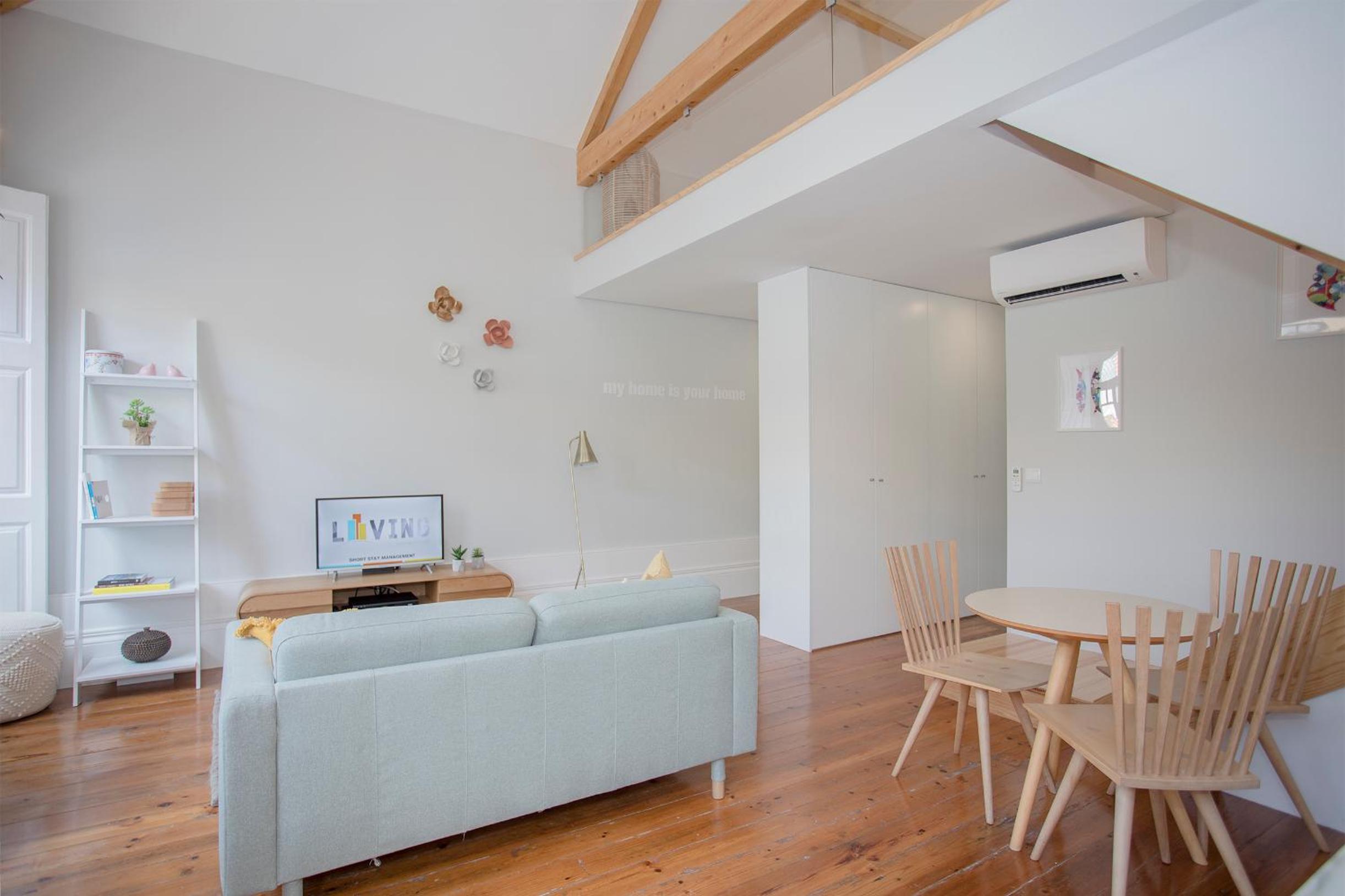 Liiiving in Porto - Santa Catarina Mezzanine Apartment view 4