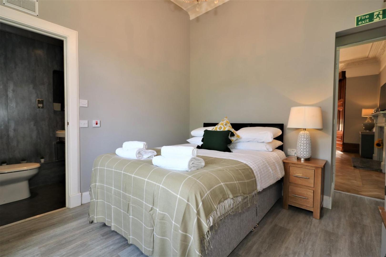 Signature - Linden House Flat 1 view 4