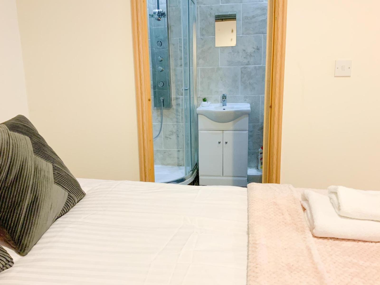 Battersea apartment photo 5