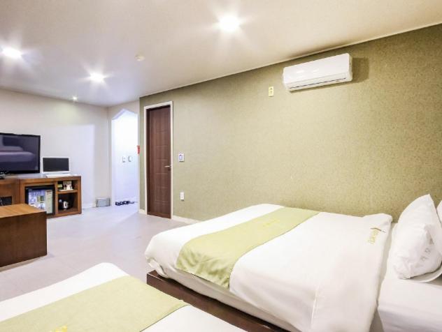 Opera Motel view 5