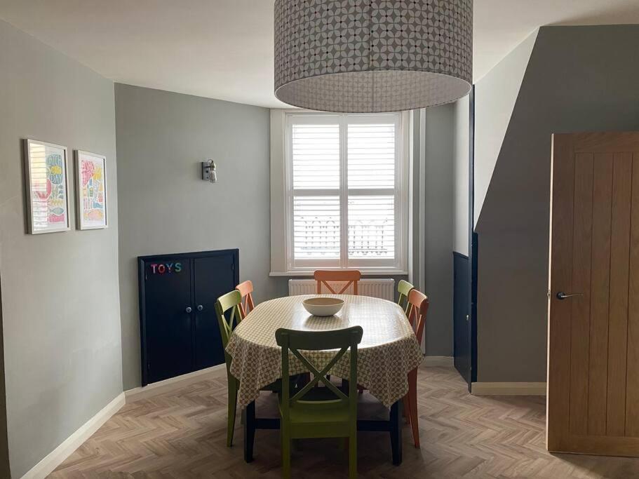 No 16 Dog friendly Tenby cottage view 3