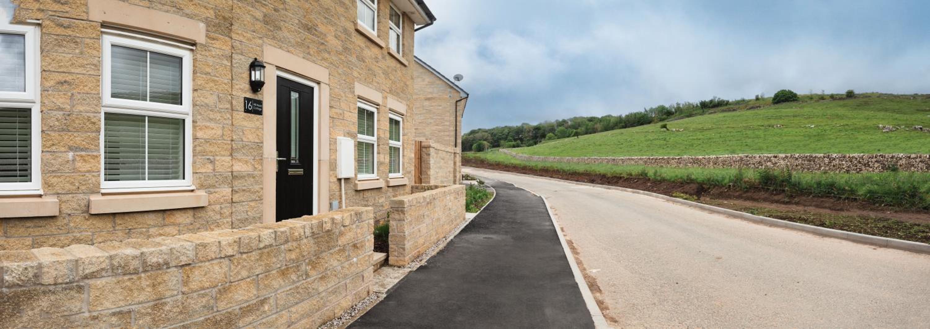 Peak District New Modern Cottage with Mountain Views view 4