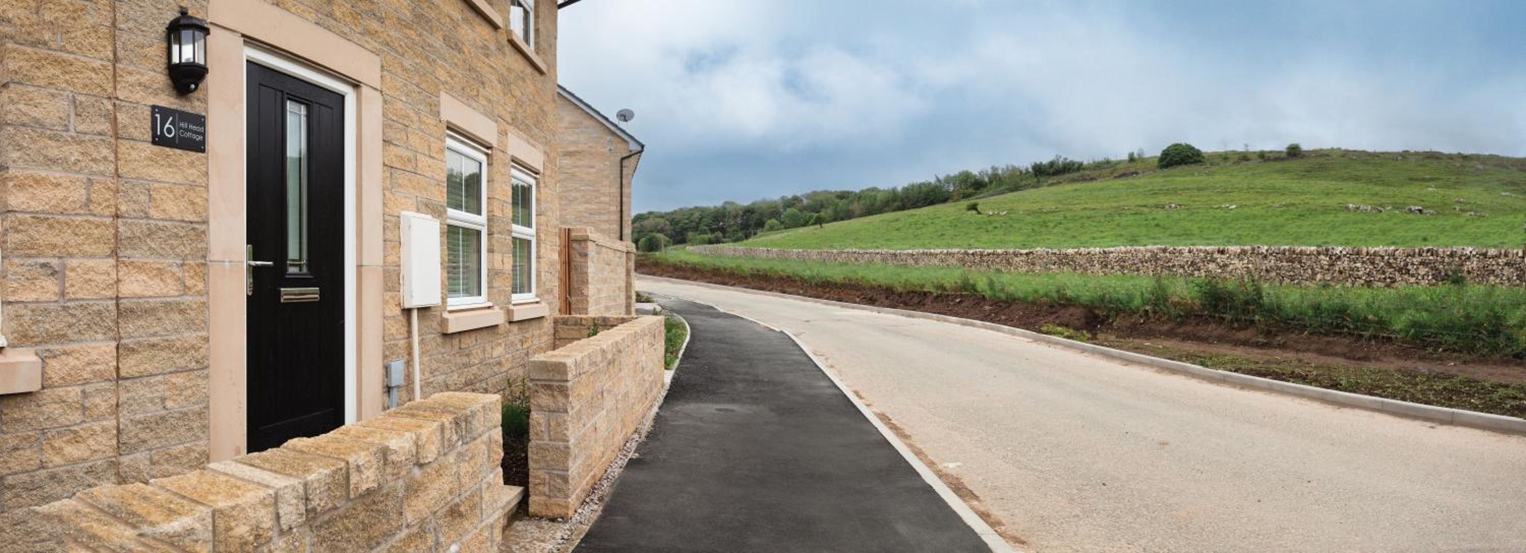 Peak District New Modern Cottage with Mountain Views view 5