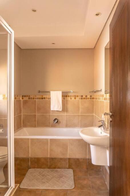 Excellently located close to N1, Free WIFI, SMART TV, Easy Self Check in, Modern and many RESTAURANTS on premises view 2