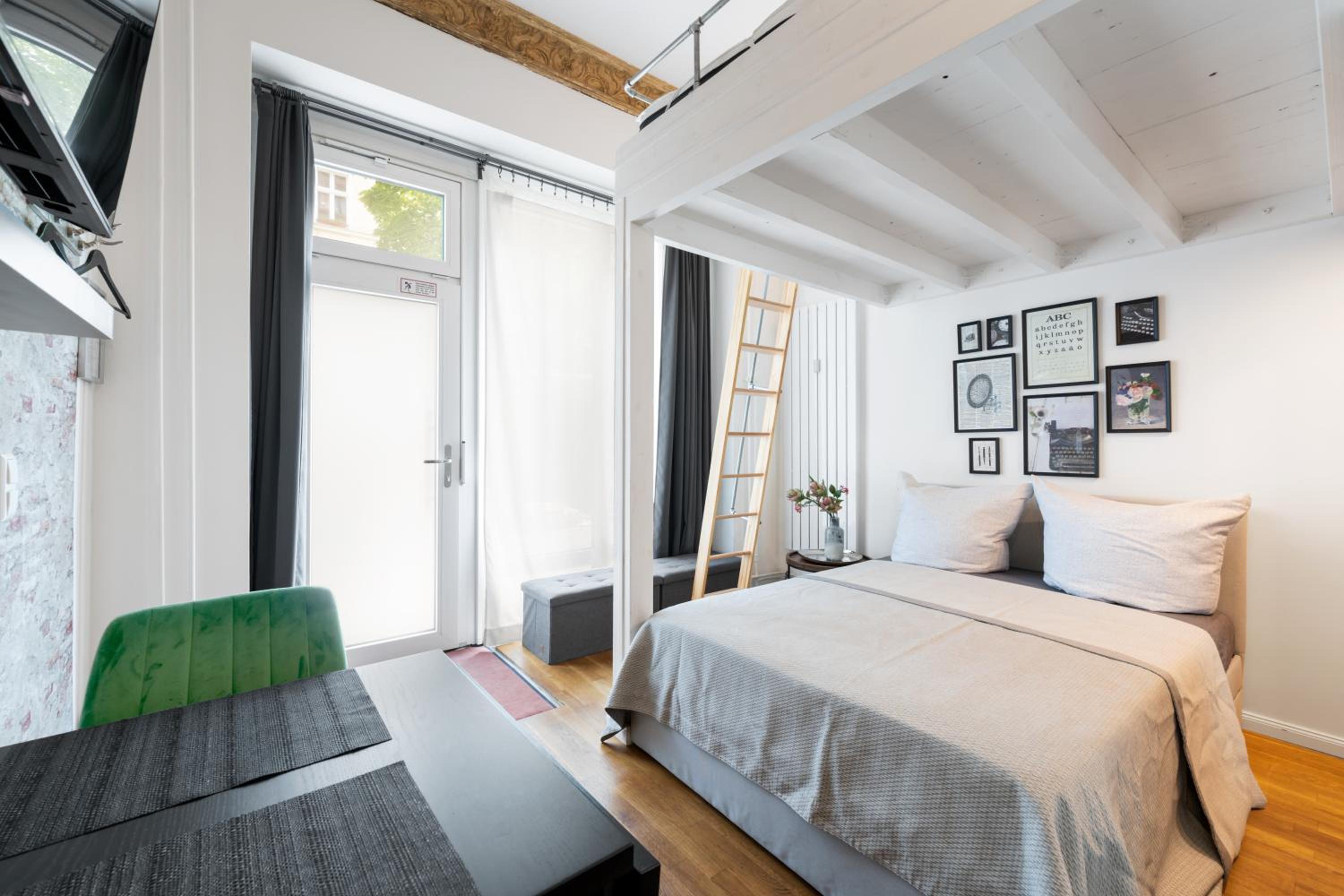 The Koburger I - Stylish studio with extra high bed for kids, 38m2 space, Ideal for families & kids or couples
