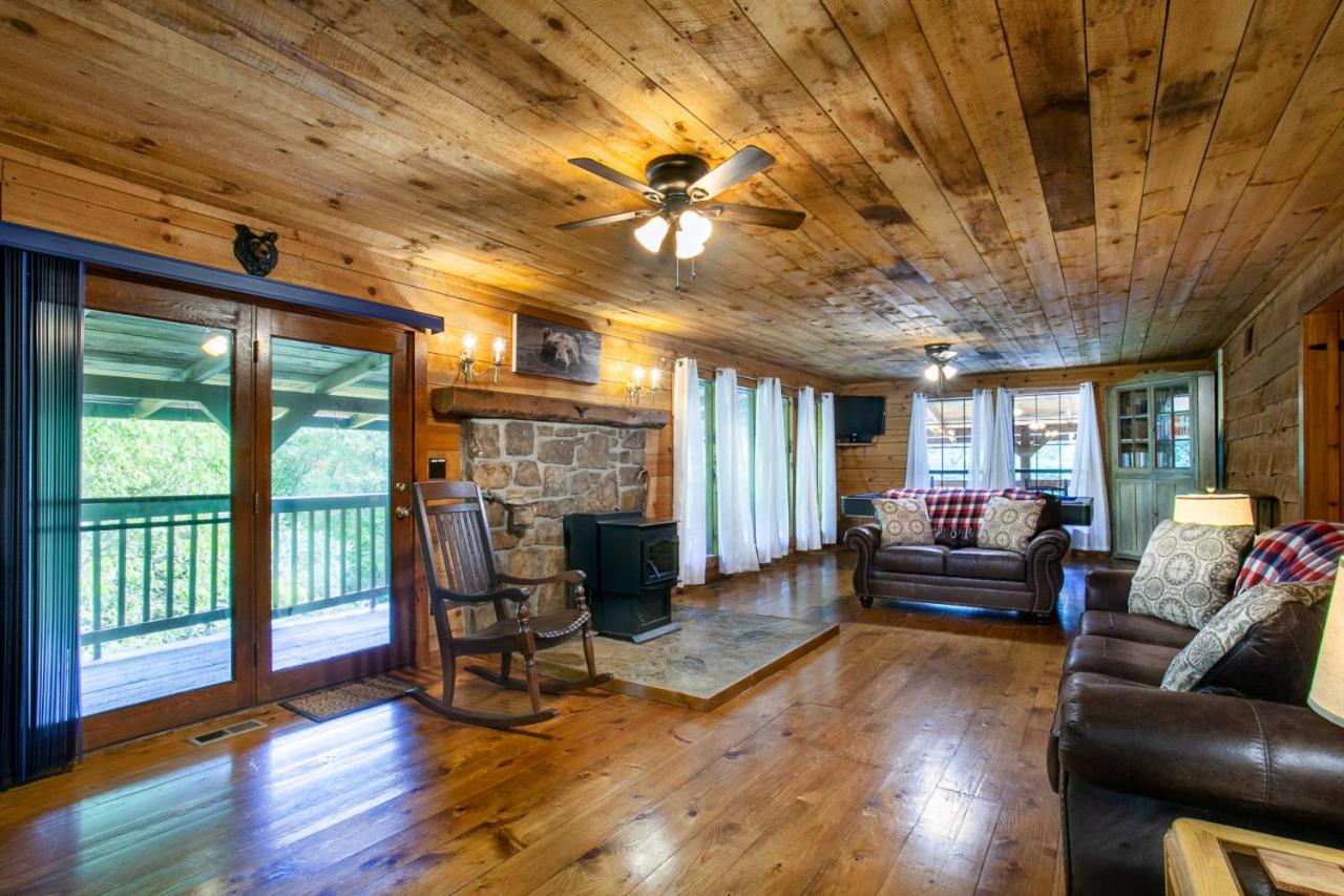 Forest Home Hot Tub Fire Pit Pool Table view 4