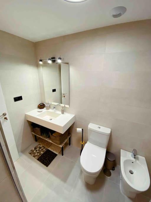 Apartamento en Edificio Nuevo con Piscina
