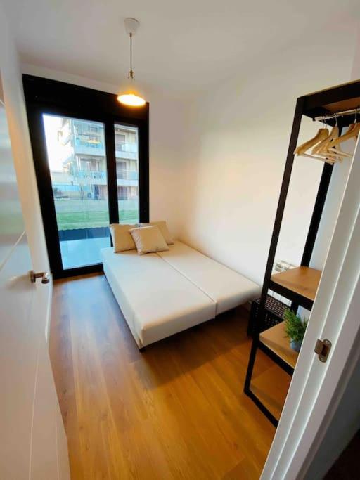 Apartamento en Edificio Nuevo con Piscina