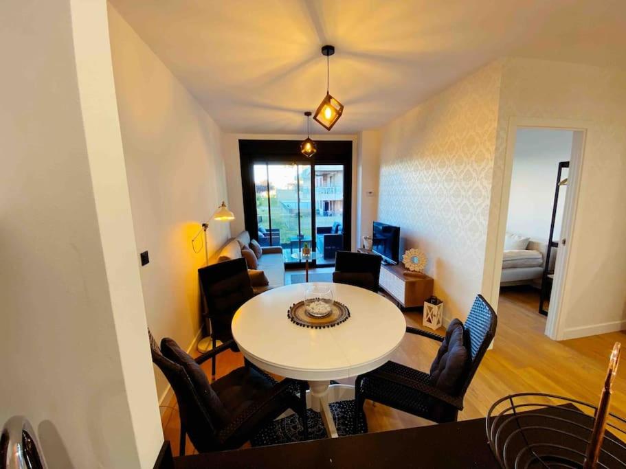 Apartamento en Edificio Nuevo con Piscina