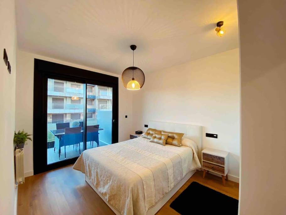 Apartamento en Edificio Nuevo con Piscina