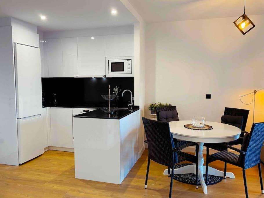 Apartamento en Edificio Nuevo con Piscina