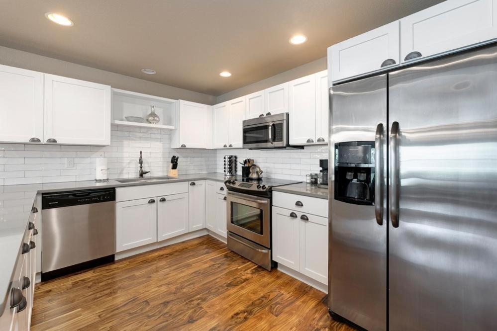 Amazing Urban Townhome near Breweries and River! view 4
