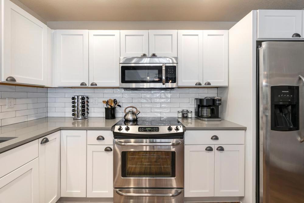Amazing Urban Townhome near Breweries and River! view 5