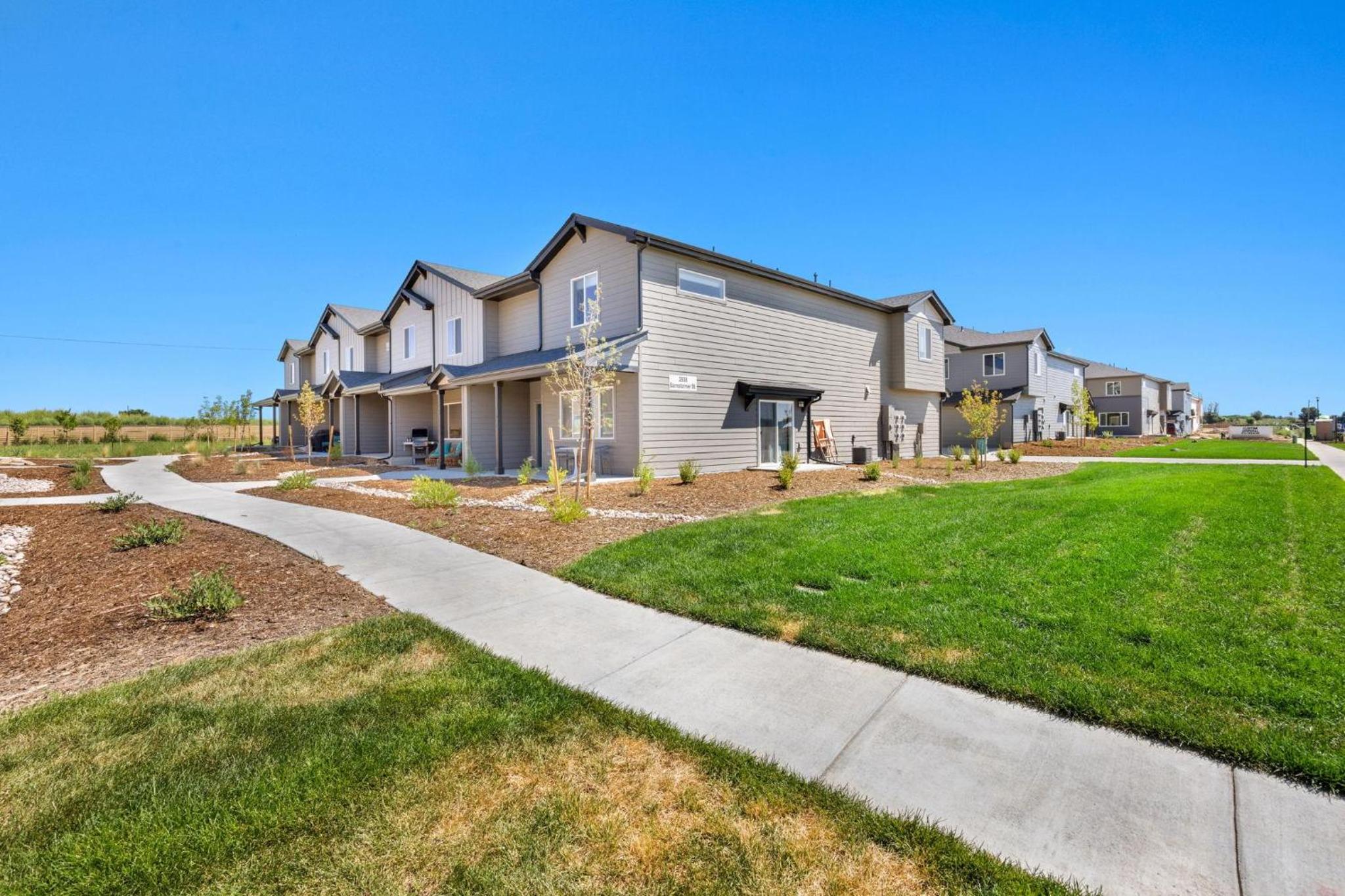Modern Farmhouse Townhome - Great Central Location view 3