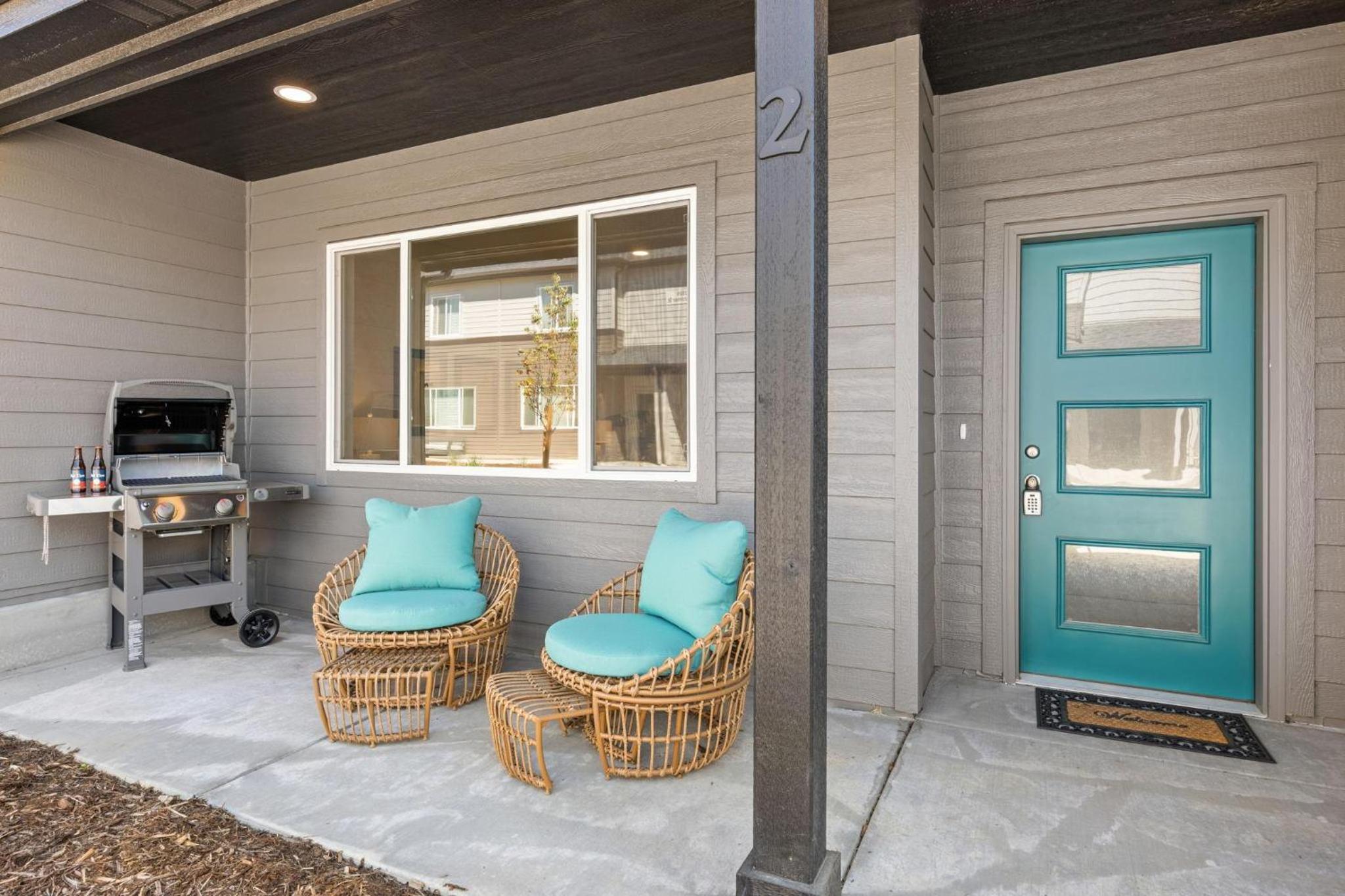 Modern Farmhouse Townhome - Great Central Location view 4