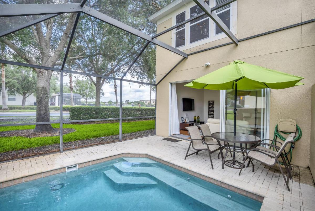Mickeys Townhouse Private Screened Splash Pool