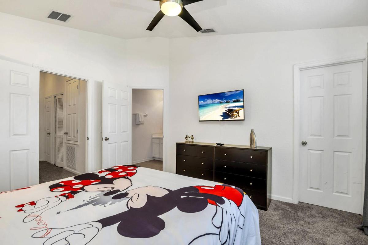 Mickeys Townhouse Private Screened Splash Pool