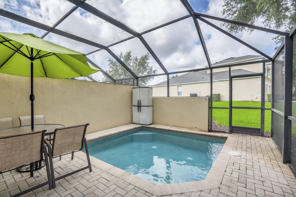 Mickeys Townhouse Private Screened Splash Pool