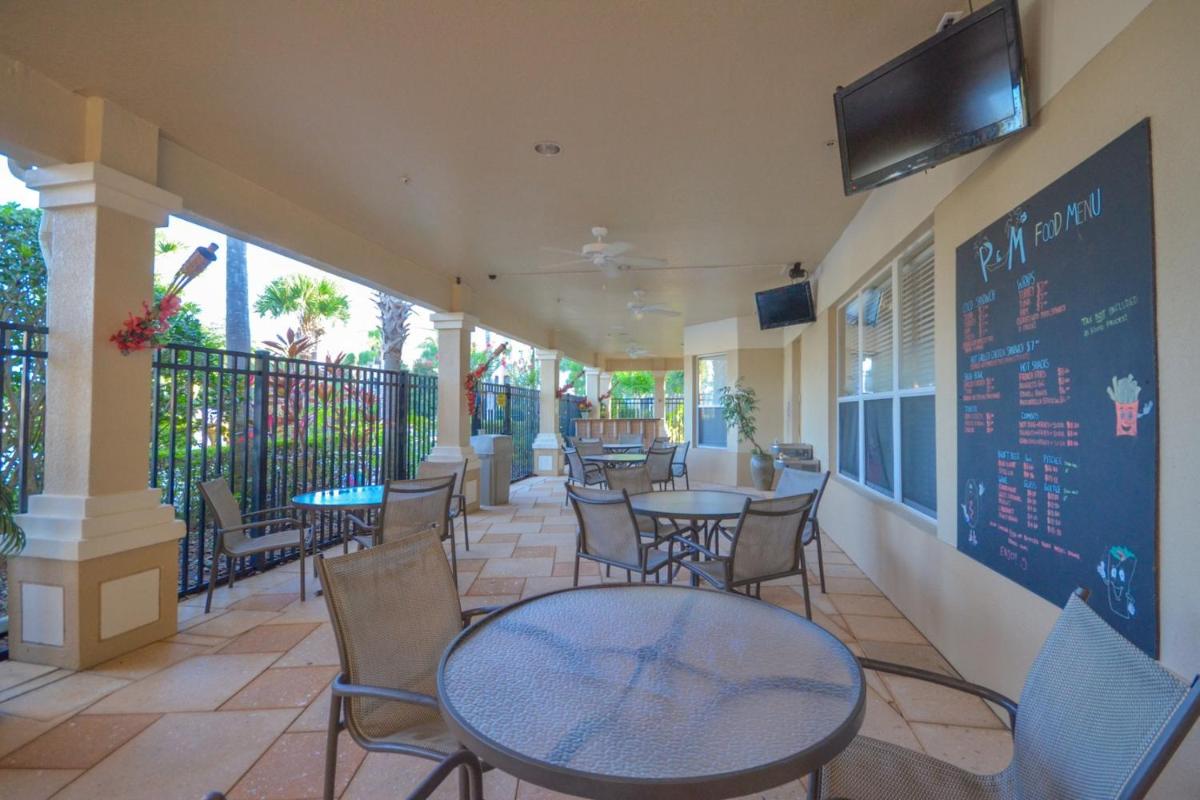 Mickeys Townhouse Private Screened Splash Pool