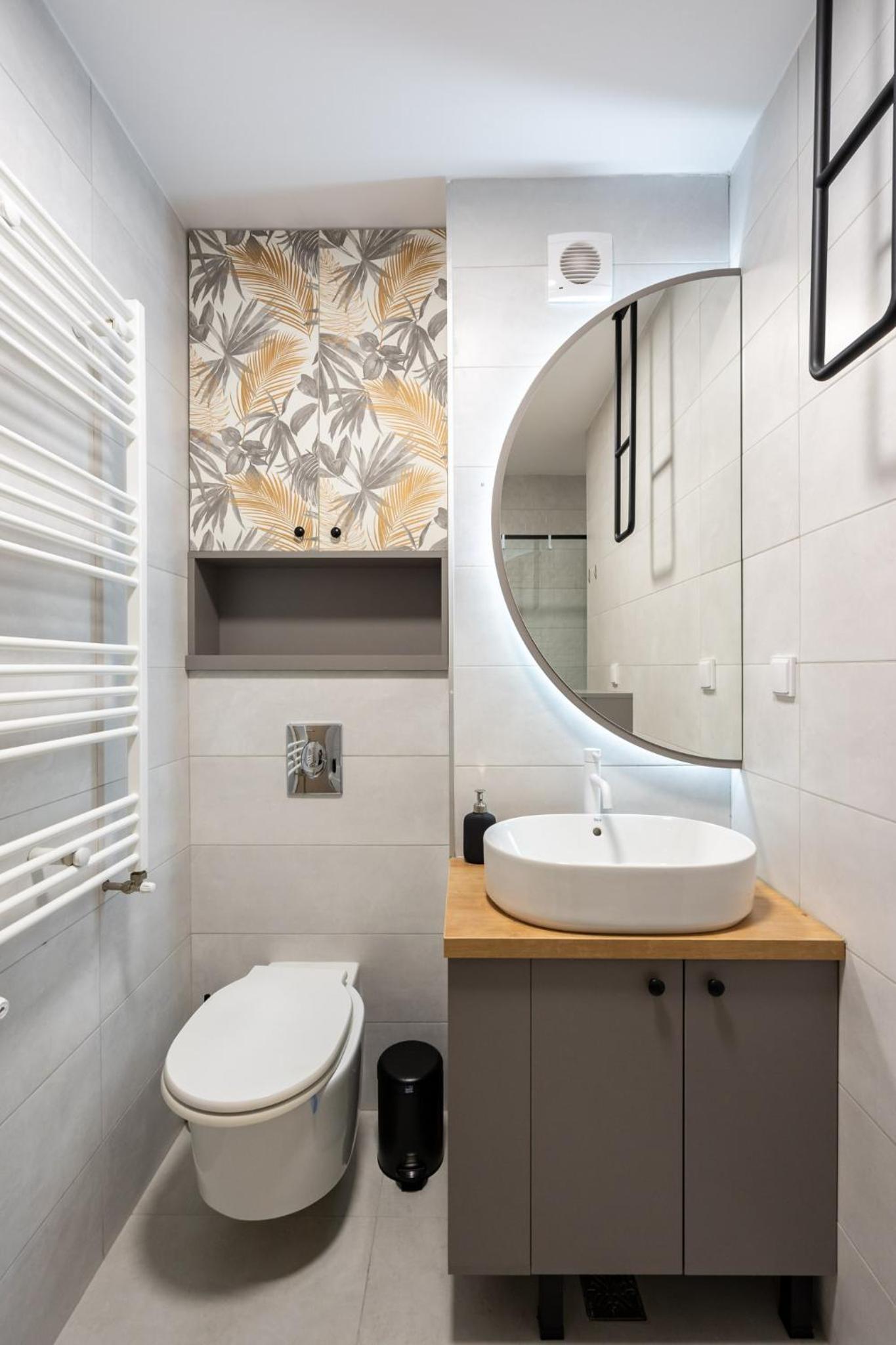 Classy Sassy - Elegant Escape in Timpuri Noi