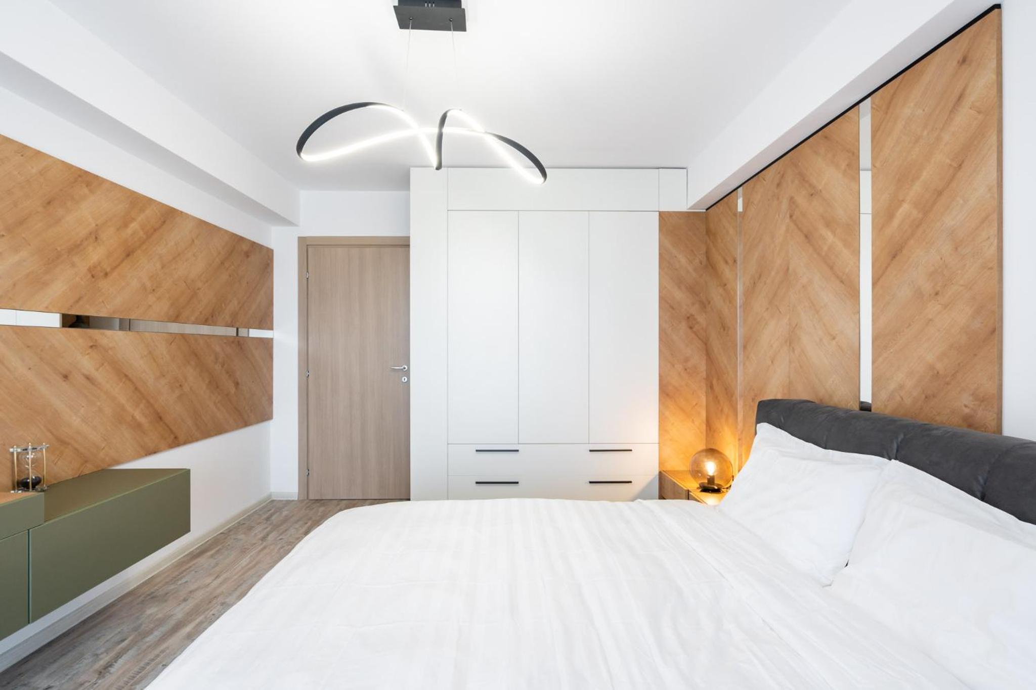 Classy Sassy - Elegant Escape in Timpuri Noi