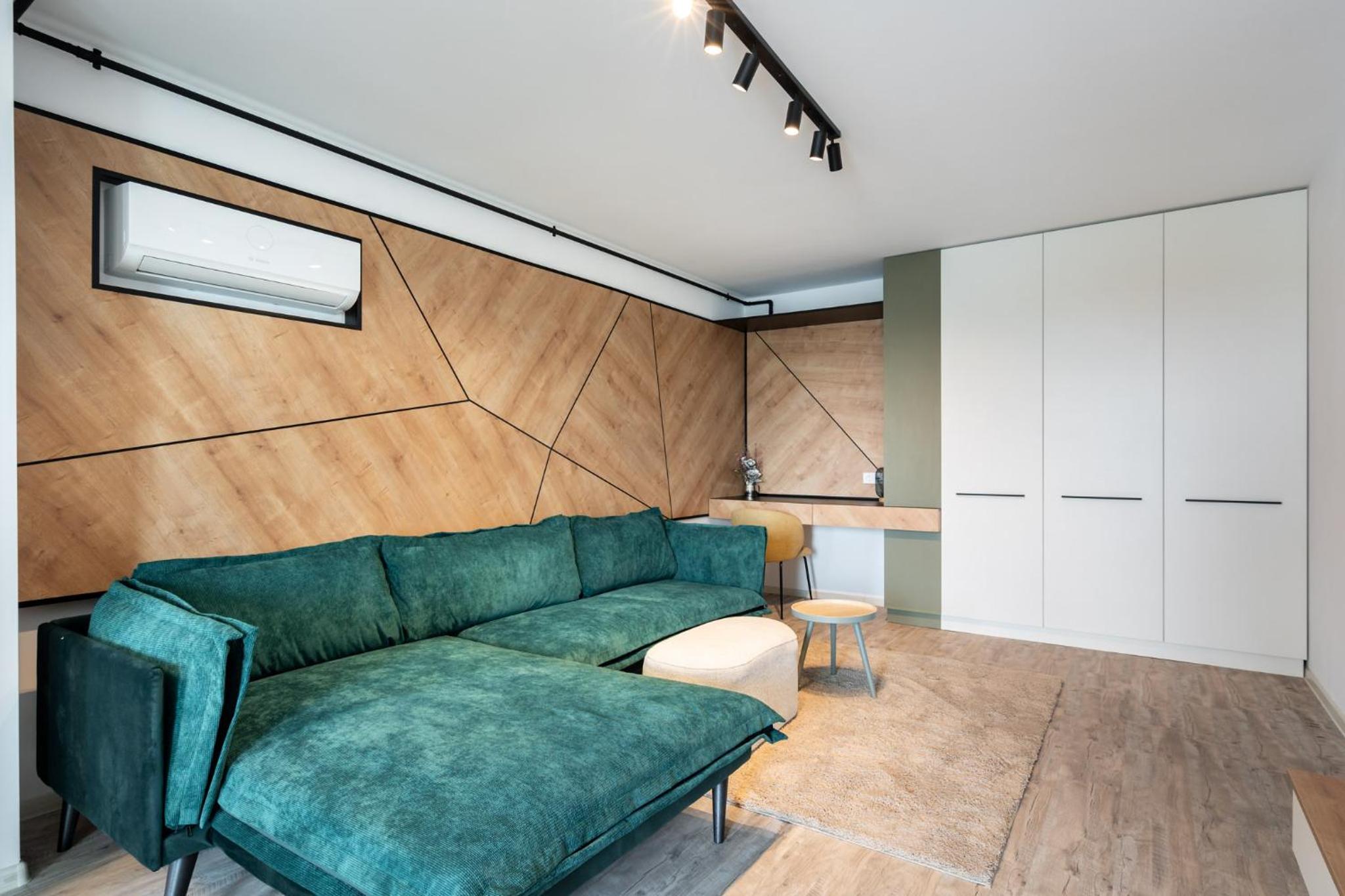 Classy Sassy - Elegant Escape in Timpuri Noi