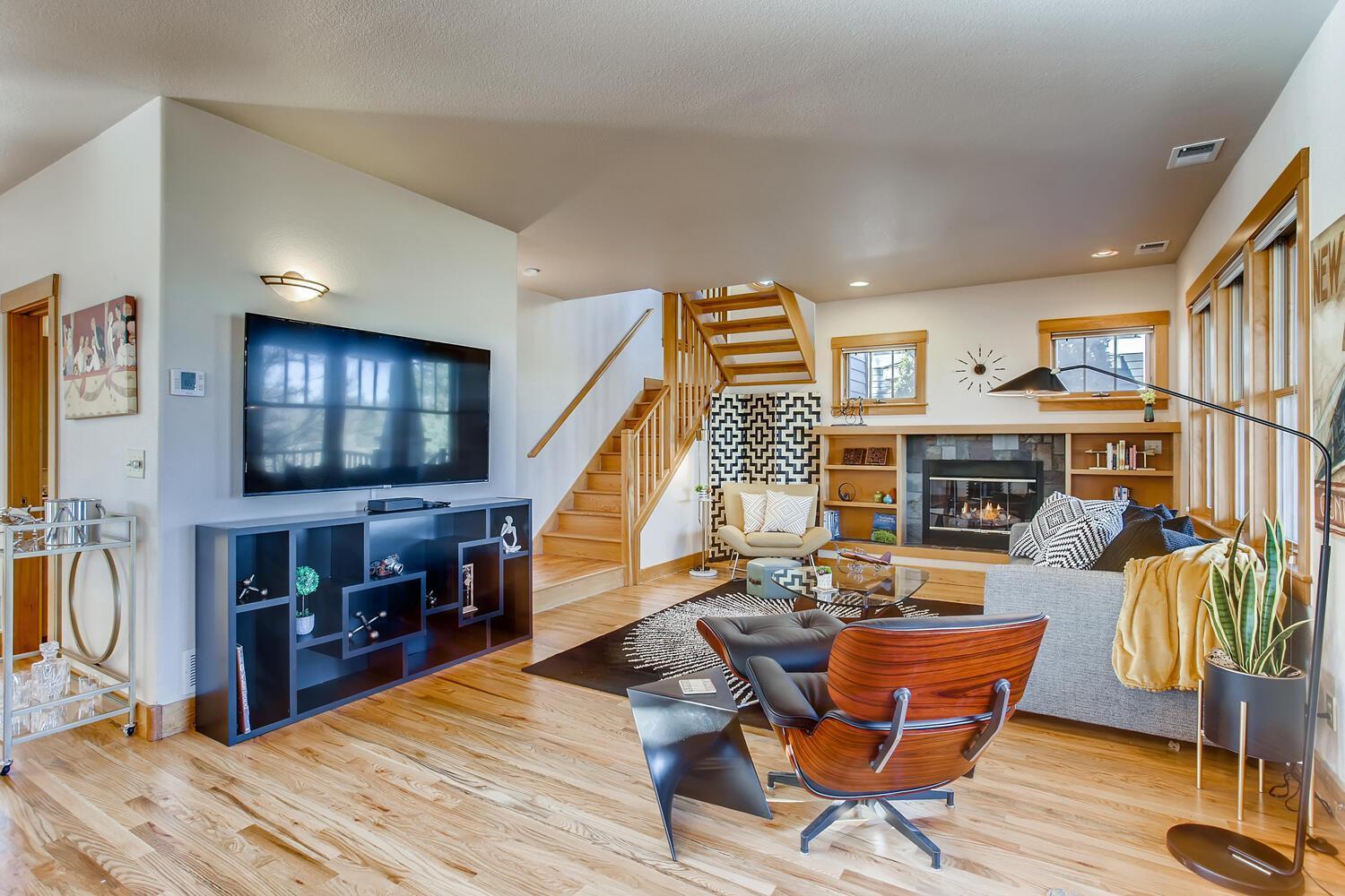 Brilliant Posh Home - Backs to Poudre River Trail! view 5